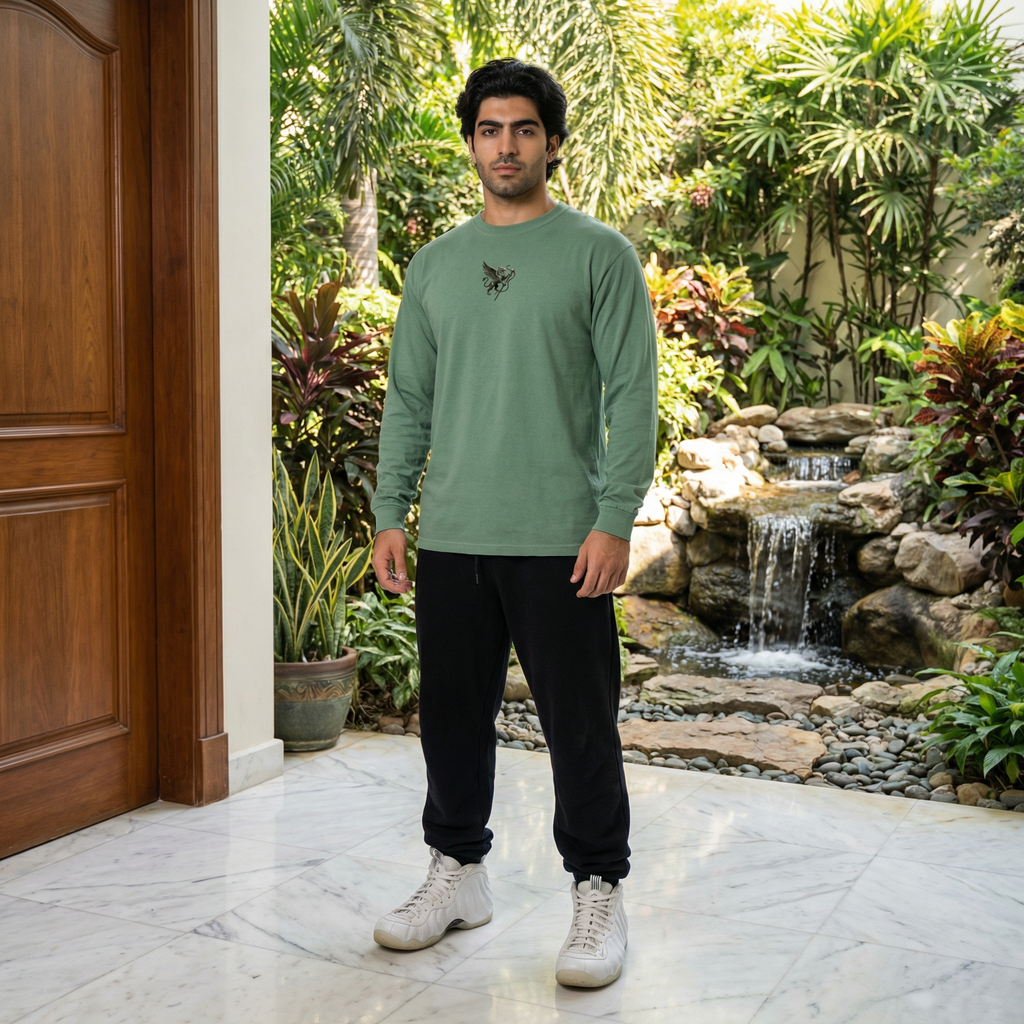 قميص ثقيل الوزن بأكمام طويلة مصبوغ بالملابس